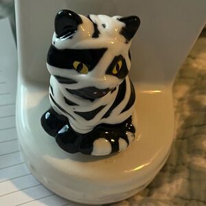 Faux Nora Fleming mini made from salt and pepper shaker